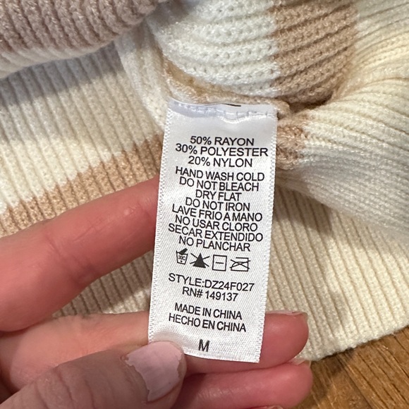 Double Zero | Women’s Striped Sleeveless Zip-Up Sweater Vest - Picture 7 of 11